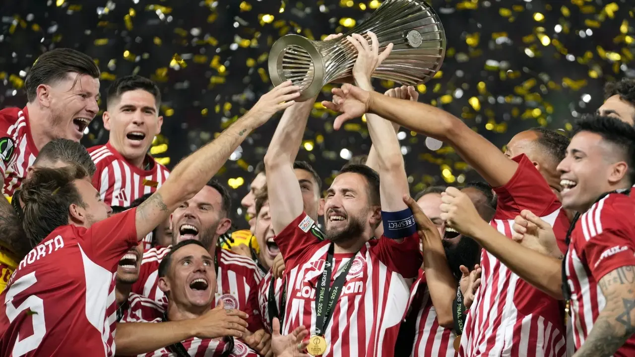 Celebrations in Greece as Olympiakos beats Fiorentina 1-0 for first European title Kostas Fortounis