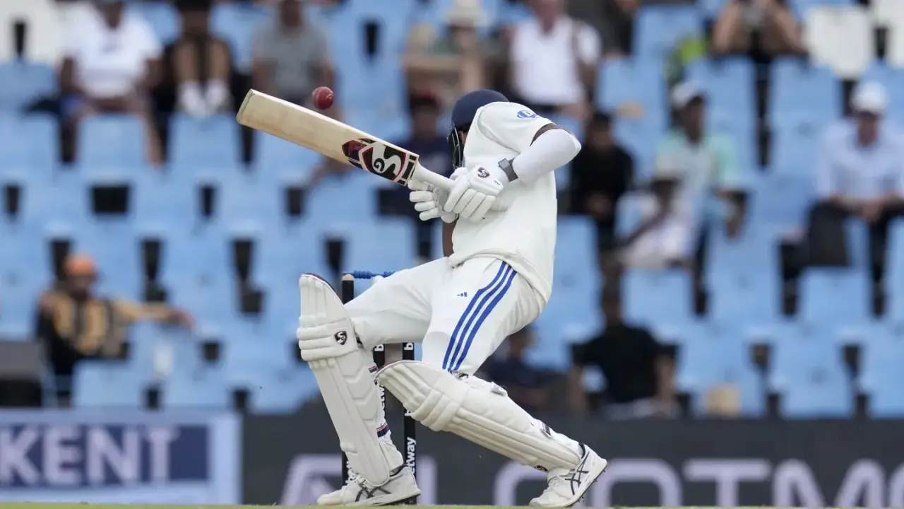 IND vs SA: Mohammed Siraj tries to save himself from a bouncer