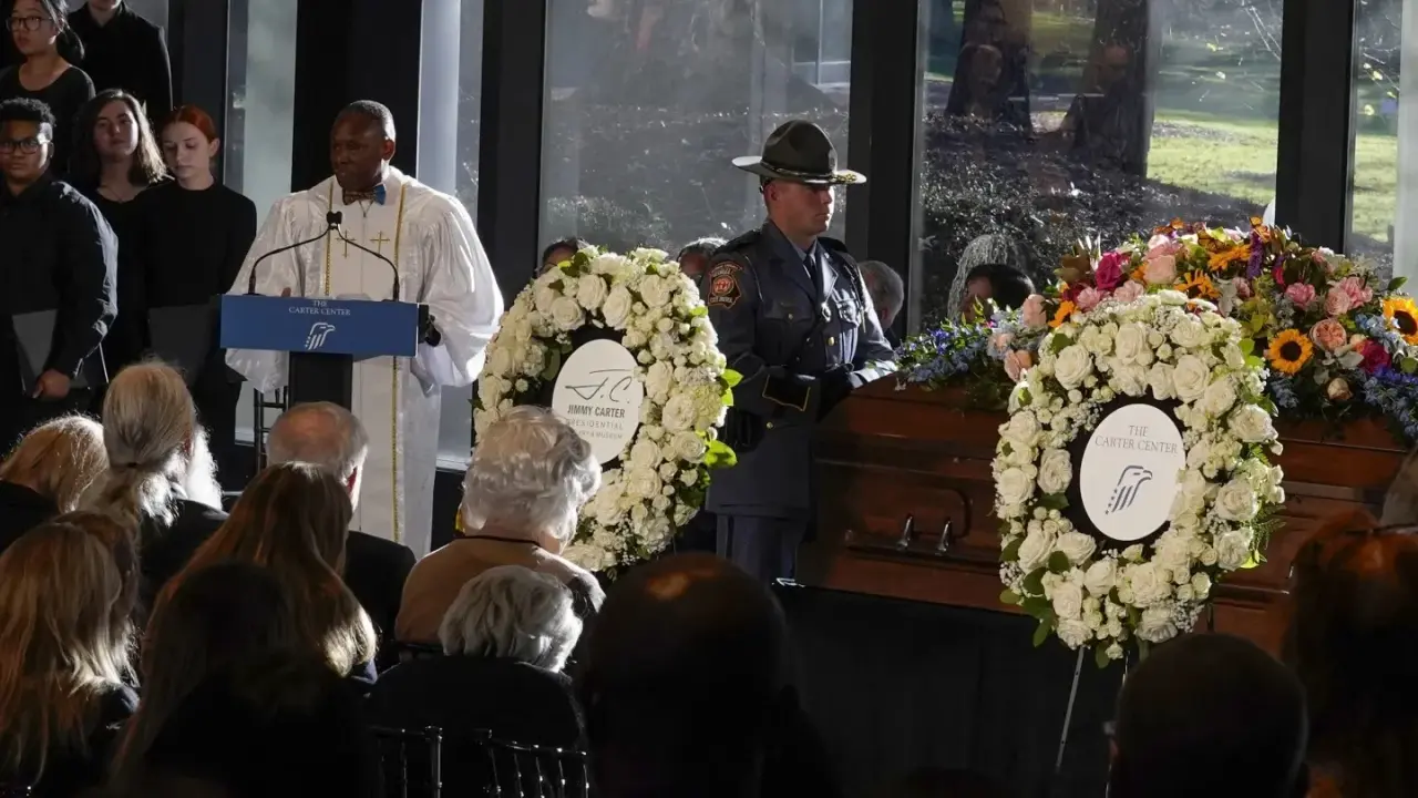 Jimmy Carter arrives for wife Rosalynn's memorial service.