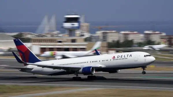 Disgust and Disruption: Delta Flight Returns to Amsterdam After Maggot Shower on Passengers Delta Airlines
