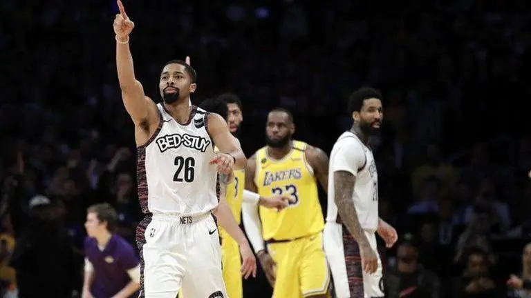 Davis misses 3 at buzzer, Nets hold off Lakers 104-102