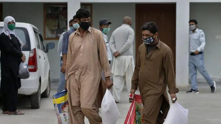 Pakistan reports 1,452 new infections, 33 deaths with increased local transmission