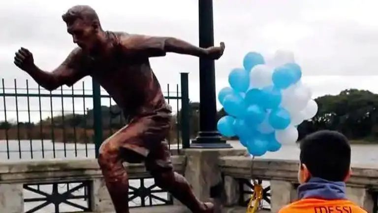 ON THIS DAY: Messi and Maradona statues are unveiled in Buenos Aires