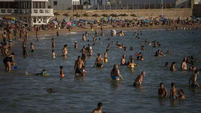 UK removes Spain from list of virus safe countries