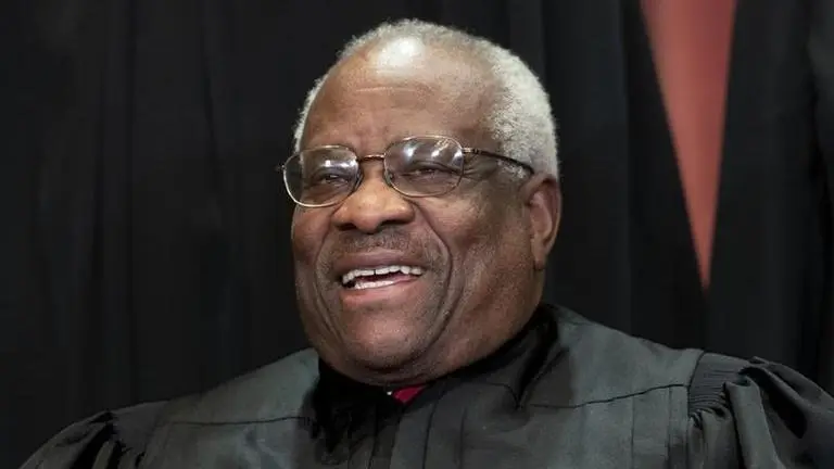 Justice Thomas maps own course, at wheel of his 40-foot bus Justice Thomas maps own course, at wheel of his 40-foot bus