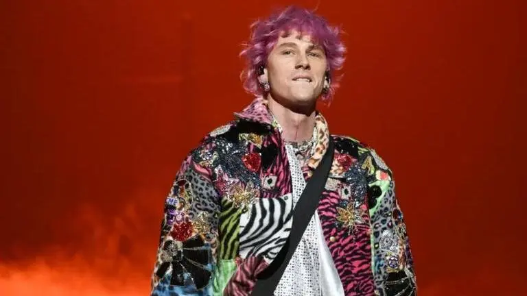 Machine Gun Kelly groped by a fan during concert in Portland; security comes to rescue Machine Gun Kelly