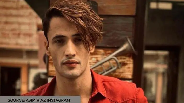 Asim Riaz shows off his swag as he rocks a black sweatshirt with beige-coloured pants asim riaz