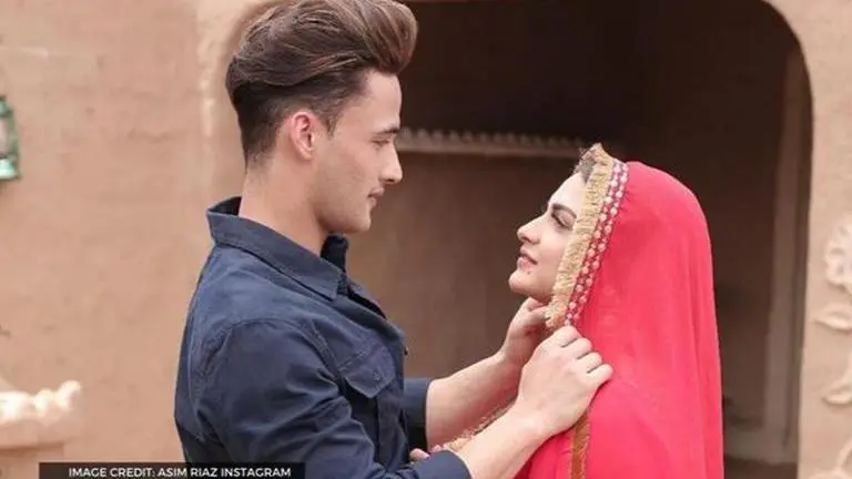 Asim Riaz & Himanshi Khuaran's chemistry in BTS from their new song is unmissable; Watch asim riaz