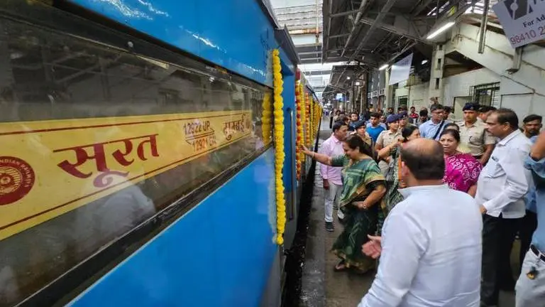 Mumbai-Surat Flying Ranee train sans double decker coaches flagged off