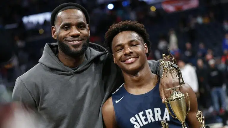 Lebron James' 18-year-old son Bronny James suffers cardiac arrest during practice Lebron James' 18-year-old son Bronny James suffers cardiac arrest during practice