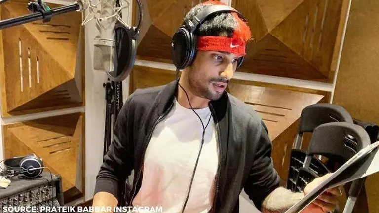 Prateik Babbar receives a sketch from a fan, calls it an "extremely precious gift" Prateik Babbar