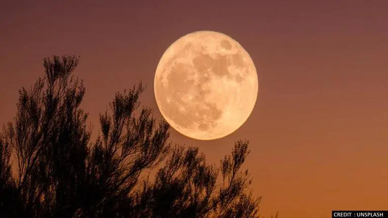Photographer captures 'once-in-a-lifetime' shot of Moon looking like Saturn, see pic Moon