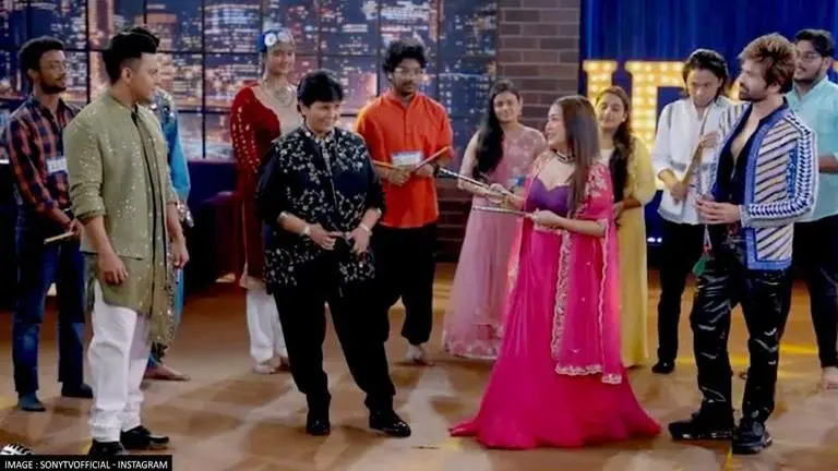Neha Kakkar, Falguni Pathak share stage on reality show amid controversy over song remake Neha Kakkar