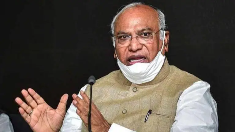 Cong Leader Kharge hits out at those 'weakening' Cong from within by attacking leadership