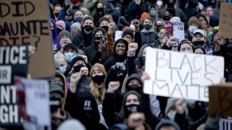 Here's how an officer uses a gun instead of a Taser to shoot Black man? Here's how an officer uses a gun instead of a Taser to shoot Black man