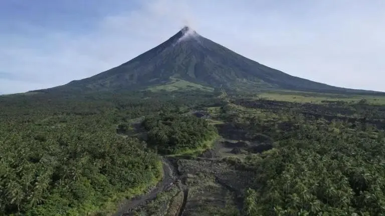 Philippine volcano eruption displaces thousands, can last for months Philippine