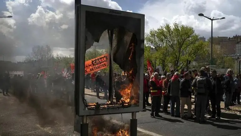 13 people held in France in gas-meter pension protest dump