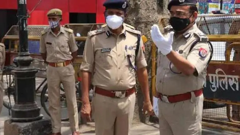 Noida police arrests gang of 7 foreigners and local aide for duping women through social media Noida Police Cyber fraud