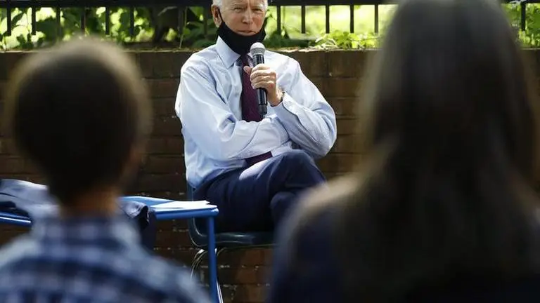 Dueling Trump-Biden events offer contrasting virus responses Dueling Trump-Biden events offer contrasting virus responses