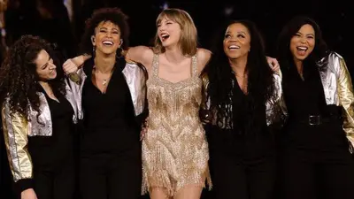Taylor Swift laughs while performing song about forgiving Kanye West amid fued? Taylor Swift