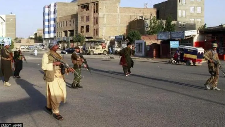 Afghanistan: Amid rising economic despair, people sell their belongings on streets Afghanistan