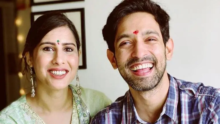 Vikrant Massey extends Durga Ashtami wishes as he celebrates with fiancée Sheetal Vikrant Massey celebrates auspicious occasion of Durga Ashtami with fiancée Sheetal Thakur