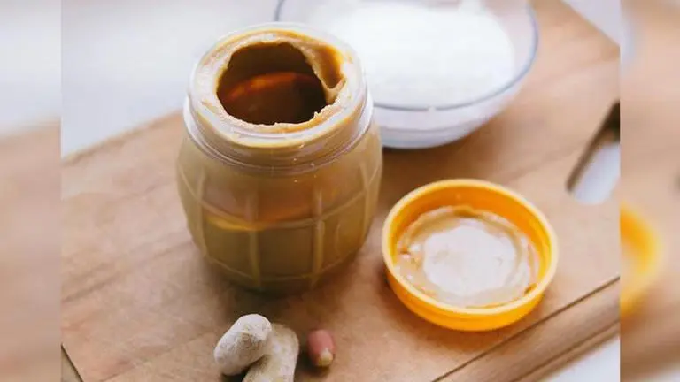 Plastic surgeon's sleep hack using peanut butter leaves netizens wondering; Watch Peanut butter hack