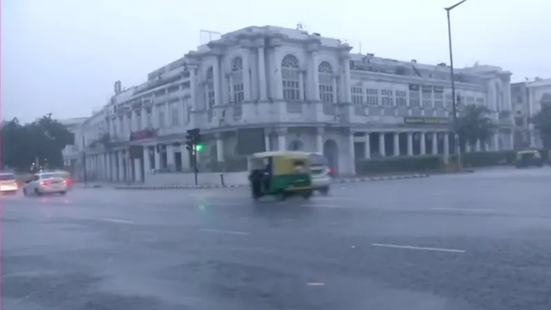 Delhi Rains: Hailstorm and Heavy Rains in Gurgaon on Friday, Thunderstorms Predicted Until March 31