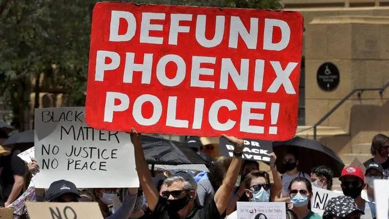 Key Democrats spurn push to defund police amid Trump attacks