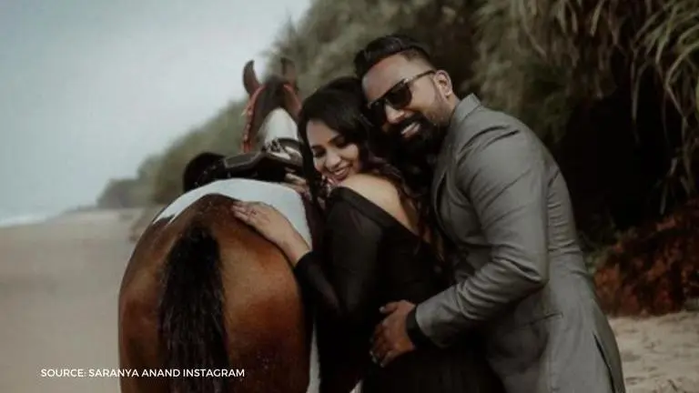 'Kudumbavilakku' star Saranya Anand marries Manesh Ranjan; see pictures Kudumbavilakku