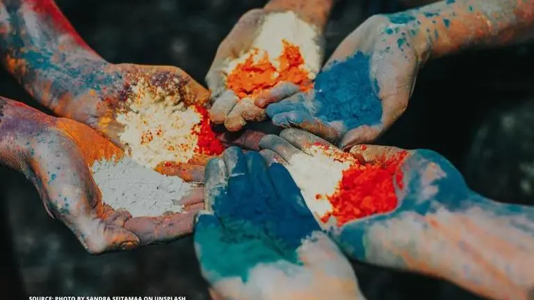 Rang Panchami 2020: Status, Whatsapp messages, and SMS for loved ones rang panchami status