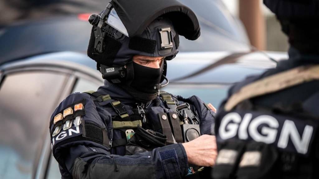 Why Does the Elite GIGN Counter-Terrorism Force Choose a Revolver Over ...