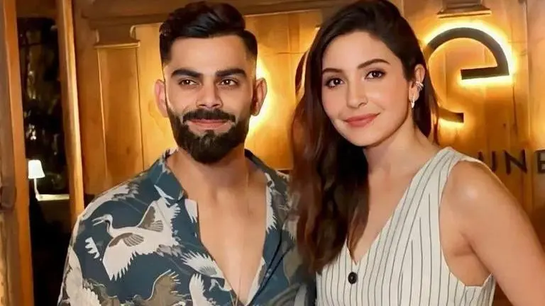 Paps call Anushka Sharma 'Sir', Virat Kohli jokes 'Mujhe ma'am bhi bolde ek baar' | WATCH Anushka Sharma