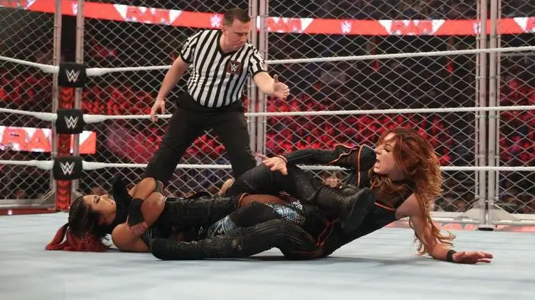 WWE Raw Results: Becky Lynch receives help from WWE Hall of Famer in fight against Bayley WWE Monday Night Raw