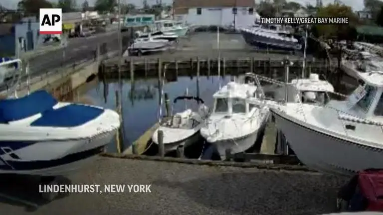 Bystanders, police pull elderly couple from sinking car