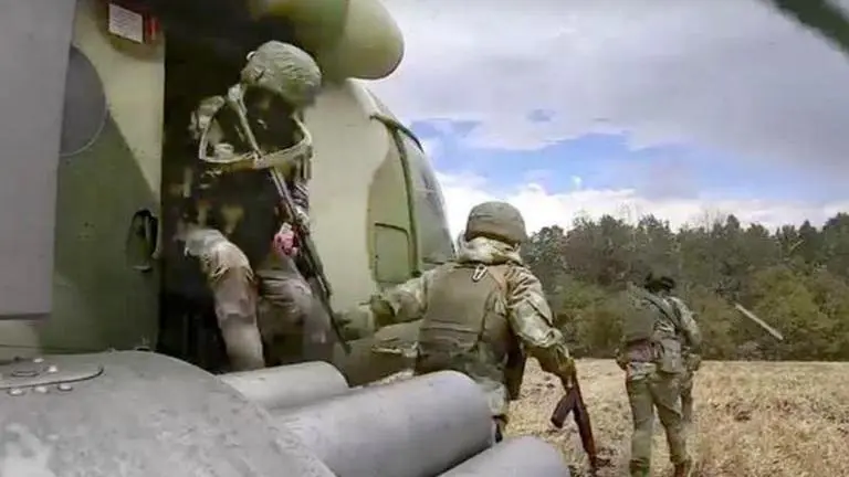 Russia's ex military Gen says soldiers 'playing catch up' in Kyiv; 'We're on defensive' Putin