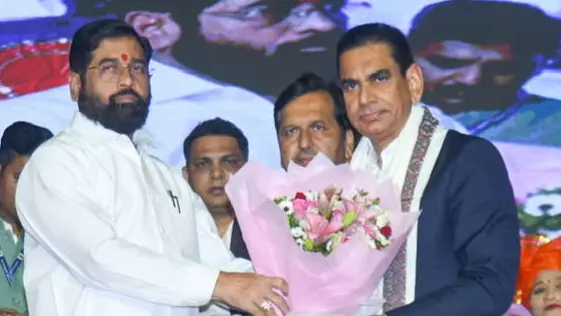 Ex-BMC Commissioner Iqbal Singh Chahal Joins Maharashtra CMO, Switching Roles With Bhushan Gagrani Eknath Shinde with Iqbal Singh Chahal