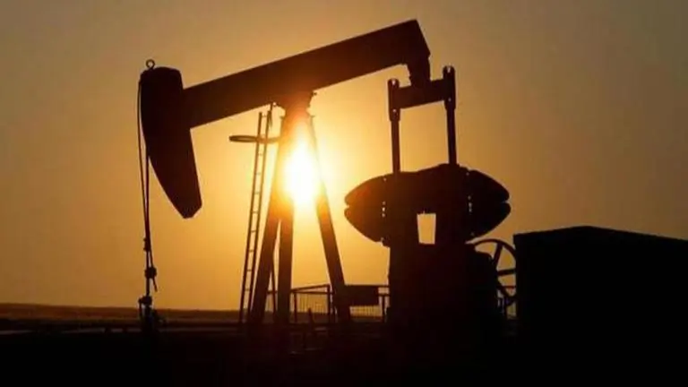 Brent oil drops under USD 20, lowest since 2001