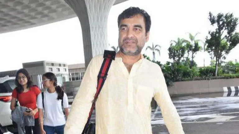 Pankaj Tripathi poses for paps at airport, requests privacy for his family | Watch Pankaj Tripathi