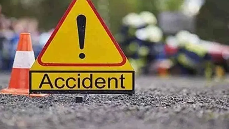 4 dead, 3 children injured as car rams into truck in Chhattisgarh's Korba