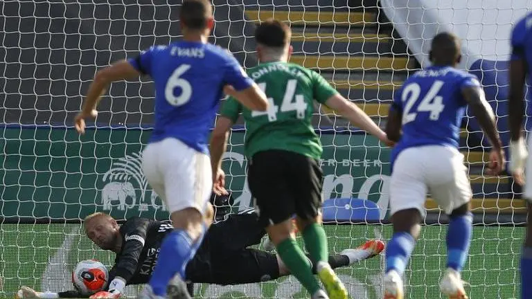 Schmeichel saves penalty as Leicester draws 0-0 vs Brighton