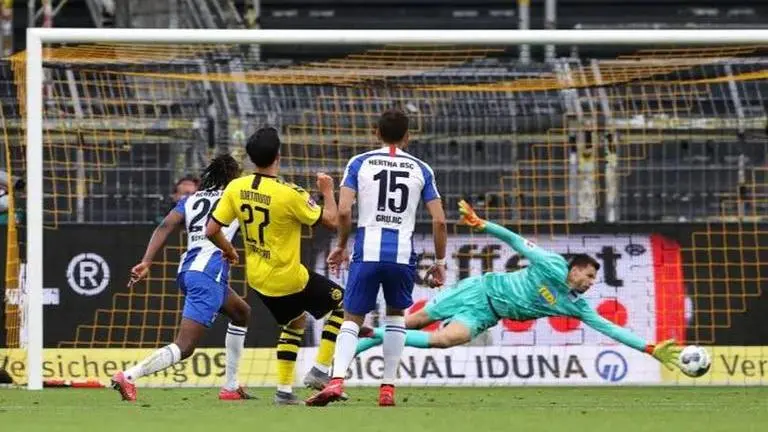 Borussia Dortmund beat Hertha Berlin 1-0 in the Bundesliga