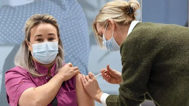 Netherlands begins mass vaccinations in Houten