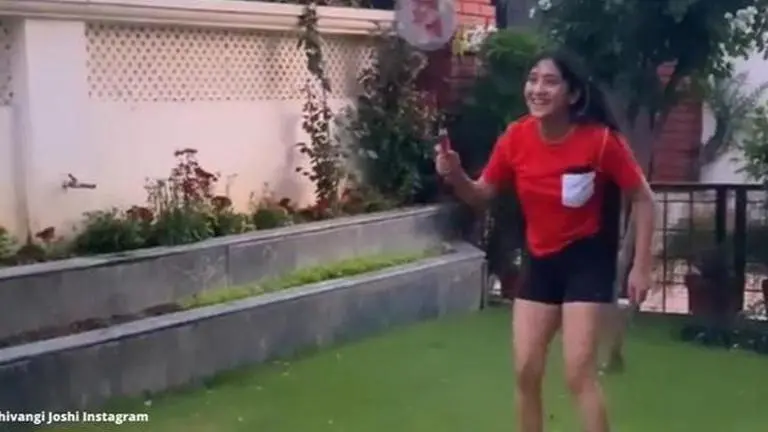 'Yeh Rishta Kya Kehlata Hai' star Shivangi Joshi loves playing badminton during lockdown Yeh Rishta Kya Kehlata Hai