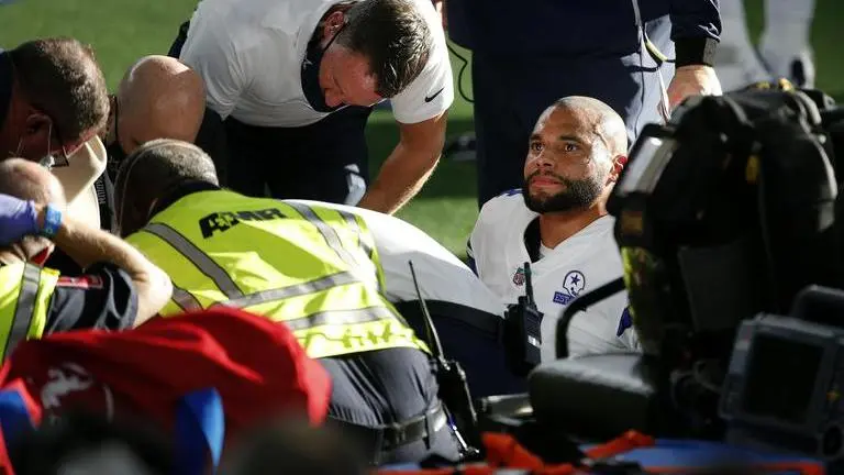 Prescott has gruesome injury, Cowboys rally to beat Giants