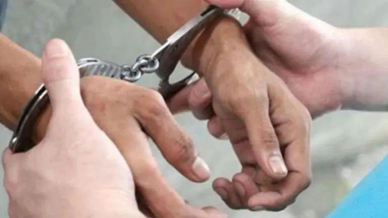 38-yr-old man arrested in Delhi for duping people with forged insurance papers Representative Image