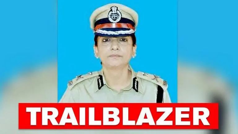 IPS Charu Sinha CRPF's 1st woman IG in Srinagar sector; follows path of current CRPF DG IPS officer