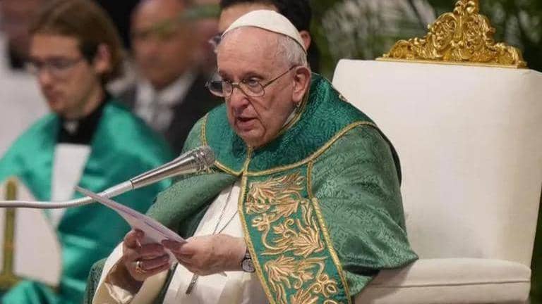 Pope tells Bahrain youths to seek real advice, not Google | Republic World