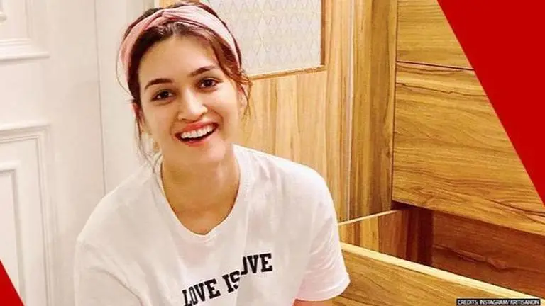 Kriti Sanon says, 'I'm in Love', actor reveals through a picture; See here Kriti