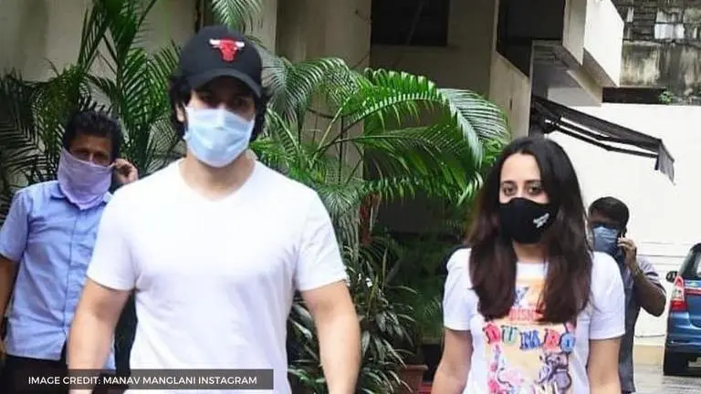 Varun Dhawan spotted in city with Natasha Dalal, kind gesture for needy woman wins hearts Varun Dhawan